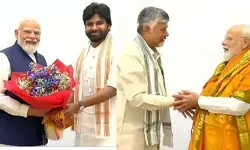 అత్యధిక కాలం పీఎమ్గా మోడీ.. శాలువాతో సత్కరించిన చంద్రబాబు, పవన్ అత్యధిక కాలం పీఎమ్గా మోడీ.. శాలువాతో సత్కరించిన చంద్రబాబు, పవన్