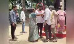 నేరడిగుంట సర్పంచ్ ఒగ్గుసాయిపై మహిళా దాడికి యత్నం... నేరడిగుంట సర్పంచ్ ఒగ్గుసాయిపై మహిళా దాడికి యత్నం...