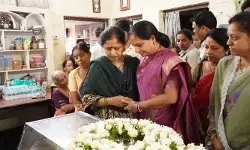ఖమ్మం, మల్కాజ్గిరి ఘటనలపై కల్వకుంట్ల కవిత తీవ్ర ఆవేదన ఖమ్మం, మల్కాజ్గిరి ఘటనలపై కల్వకుంట్ల కవిత తీవ్ర ఆవేదన