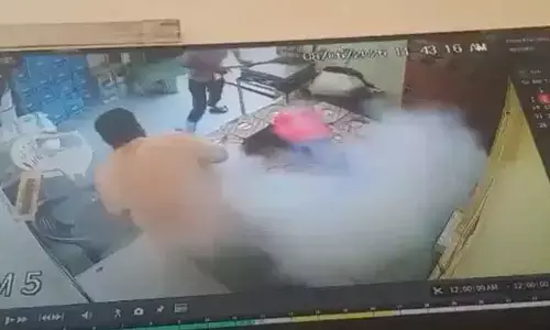 జేబులో పేలిన ఫోన్.. తీవ్ర గాయాలు