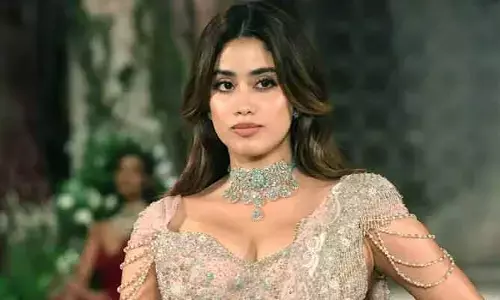 ట్రోలింగ్ వచ్చినప్పటికీ తగ్గని జాన్వీ క్రేజ్.. హార్రర్ మూవీలో బంపర్ ఆఫర్ కొట్టేసిందిగా!