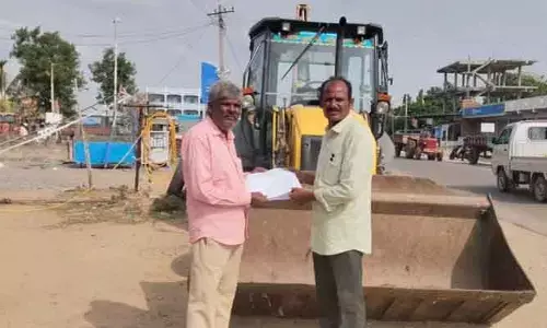 అటవీ సరిహద్దుల్లో మట్టి తవ్వకాలు చేయొద్దని జేసీబీ యజమానులకు నోటీసులు జారీ