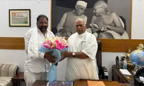 ఢిల్లీలో మల్లిఖార్జున ఖర్గేని కలిసిన మంత్రి వాకిటి శ్రీహరి..