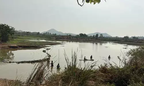 కబ్జాదారుల కోరల్లో చిరతనాల చెరువు..!
