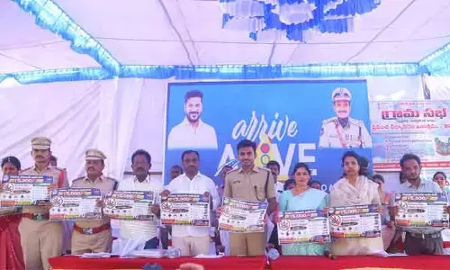 ప్రతి ఒక్కరూ రోడ్డు భద్రత నియమాలను పాటించాలి..