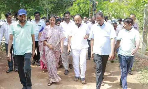 నాదర్ గుల్ డివిజన్ లో పర్యటించిన ఎమ్మెల్యే సబితా