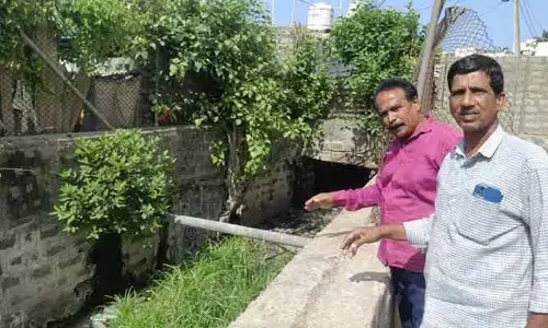 శంకేశ్వర్ బజార్‌లో డ్రైనేజీ దుస్థితి