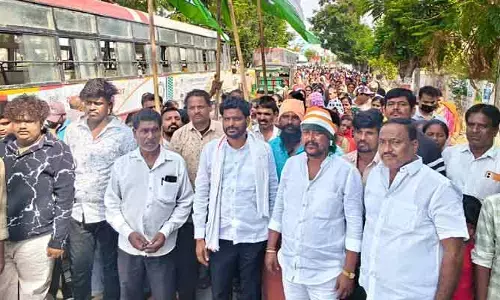 చలో ఫ్యూచర్ సిటీ : నాదర్ గుల్ డివిజన్ నుంచి బయలుదేరిన కాంగ్రెస్ శ్రేణులు