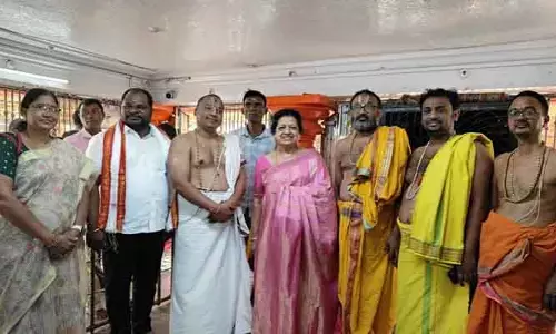 కొండగట్టు అంజన్నను దర్శించుకున్న జూనియర్ ఎన్టీఆర్ తల్లి షాలిని, అత్తమ్మ నార్నే మల్లీశ్వరి