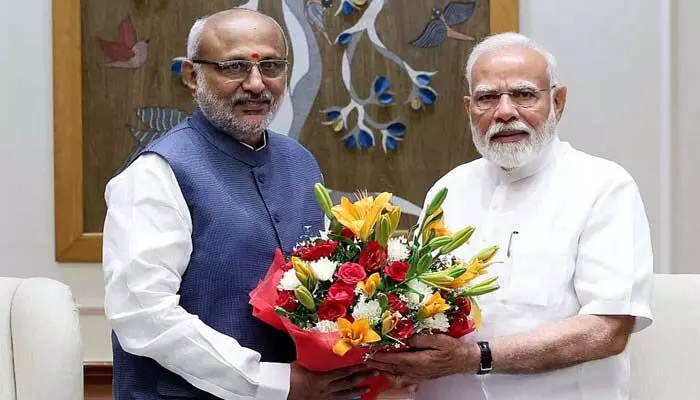ప్రధాని మోడీని.. అబ్రహం లింకన్తో పోల్చిన ఉపరాష్ట్రపతి సి.పి. రాధాకృష్ణన్! ప్రధాని మోడీని.. అబ్రహం లింకన్తో పోల్చిన ఉపరాష్ట్రపతి సి.పి. రాధాకృష్ణన్!