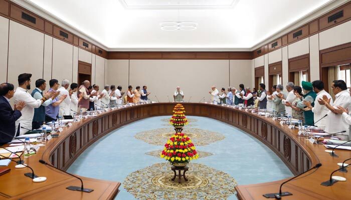 ప్రధాని మోడీకి కేంద్ర క్యాబినెట్ ‘స్టాండింగ్ ఒవేషన్’.. ప్రత్యేక తీర్మానం ఆమోదం!
