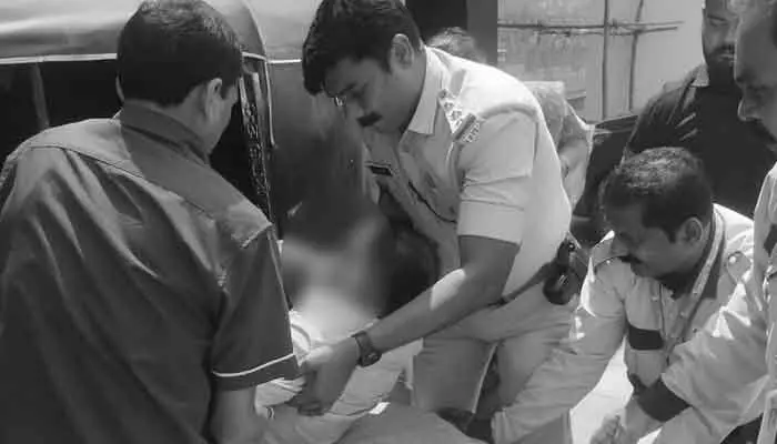 బాధ్యతను మించిన మానవత్వం.. బాధ్యతను మించిన మానవత్వం..