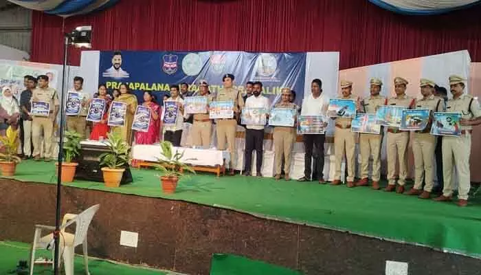 రోడ్డు భద్రత నియమాలు కచ్చితంగా పాటించాలి : ఎమ్మెల్యే మేడిపల్లి సత్యం రోడ్డు భద్రత నియమాలు కచ్చితంగా పాటించాలి : ఎమ్మెల్యే మేడిపల్లి సత్యం