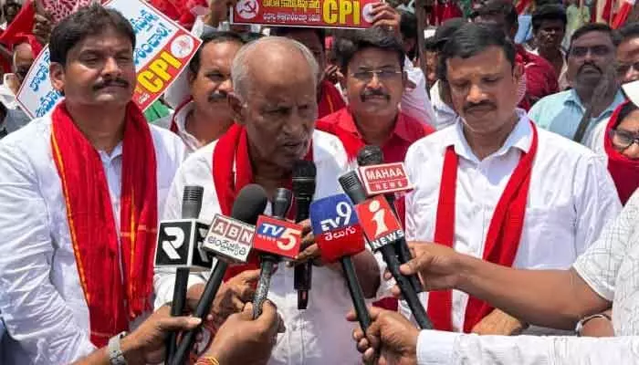 యుద్ధం పేరు చెప్పి ధరలు పెంచడం సరికాదు : ఎమ్మెల్యే కూనంనేని యుద్ధం పేరు చెప్పి ధరలు పెంచడం సరికాదు : ఎమ్మెల్యే కూనంనేని
