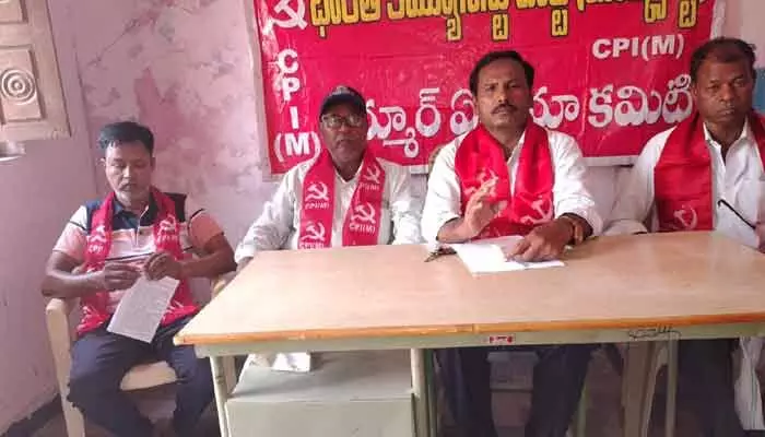 రైతులను ముంచే యూరియా యాప్ను ఎత్తివేయాలి : పల్లెపు వెంకటేష్ రైతులను ముంచే యూరియా యాప్ను ఎత్తివేయాలి : పల్లెపు వెంకటేష్