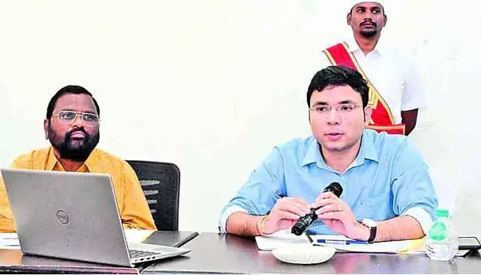 అక్రిడిటేషన్ కార్డుల పేరుతో వసూళ్లకు పాల్పడితే కఠిన చర్యలు అక్రిడిటేషన్ కార్డుల పేరుతో వసూళ్లకు పాల్పడితే కఠిన చర్యలు
