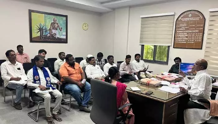 బూత్ లెవెల్ ఏజెంట్ల నియామకానికి సహకరించాలి : అదనపు కలెక్టర్ మధుమోహన్ బూత్ లెవెల్ ఏజెంట్ల నియామకానికి సహకరించాలి : అదనపు కలెక్టర్ మధుమోహన్