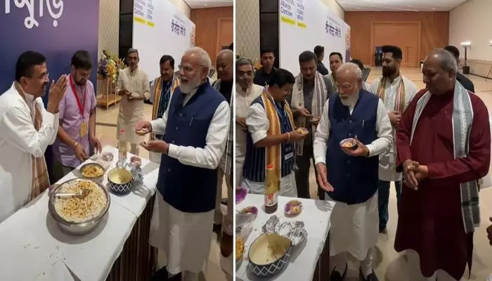 ఢిల్లీ NDA భేటీలో ప్రత్యేక ఆకర్షణ.. కూటమి నేతలతో ‘ఝాల్ మురీ’ ఆరగించిన ప్రధాని మోడీ! ఢిల్లీ NDA భేటీలో ప్రత్యేక ఆకర్షణ.. కూటమి నేతలతో ‘ఝాల్ మురీ’ ఆరగించిన ప్రధాని మోడీ!