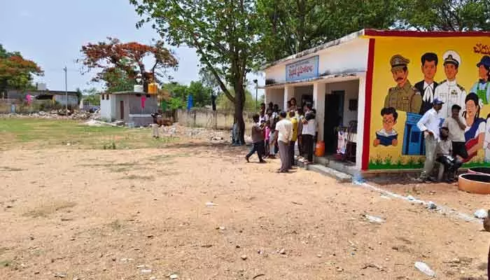 ఫోటోలకే పరిమితమైన ‘బడిబాట’! ఫోటోలకే పరిమితమైన ‘బడిబాట’!
