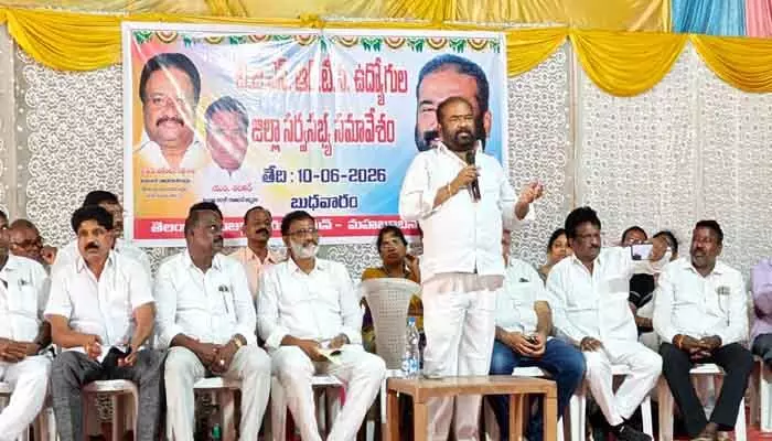 ముందు ఆర్టీసీని ప్రభుత్వంలో విలీనం చేయాలి : టీఎంయూ రాష్ట్ర ప్రధాన కార్యదర్శి అశ్వద్ధామరెడ్డి ముందు ఆర్టీసీని ప్రభుత్వంలో విలీనం చేయాలి : టీఎంయూ రాష్ట్ర ప్రధాన కార్యదర్శి అశ్వద్ధామరెడ్డి