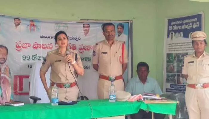ప్రమాదాల నివారణకు ప్రతి ఒక్కరూ భాగస్వాములు కావాలి : ఏసీపీ వసుంధర యాదవ్ ప్రమాదాల నివారణకు ప్రతి ఒక్కరూ భాగస్వాములు కావాలి : ఏసీపీ వసుంధర యాదవ్