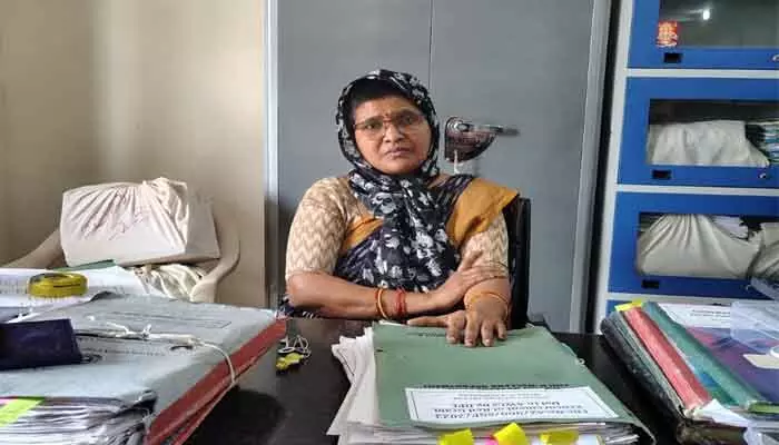ఏసీబీ వలలో కరీంనగర్ జిల్లా సంక్షేమ శాఖ కార్యాలయ అసిస్టెంట్ ఏసీబీ వలలో కరీంనగర్ జిల్లా సంక్షేమ శాఖ కార్యాలయ అసిస్టెంట్