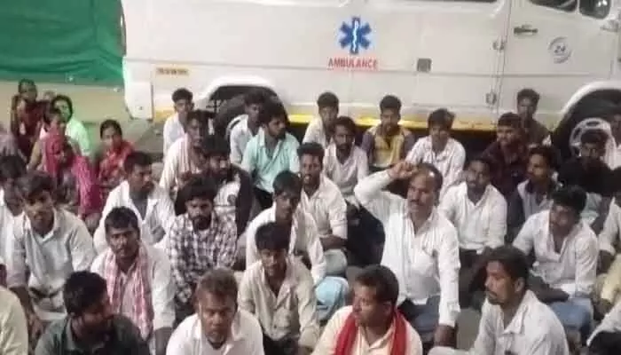 ప్రజల ప్రాణాలతో చెలగాటమాడుతున్న ప్రైవేటు ఆసుపత్రులు ప్రజల ప్రాణాలతో చెలగాటమాడుతున్న ప్రైవేటు ఆసుపత్రులు