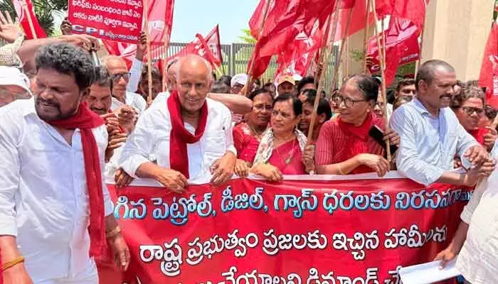 ఆర్థిక పతనం దిశగా దేశం.. ప్రజల పై ధరాభారం ఆర్థిక పతనం దిశగా దేశం.. ప్రజల పై ధరాభారం