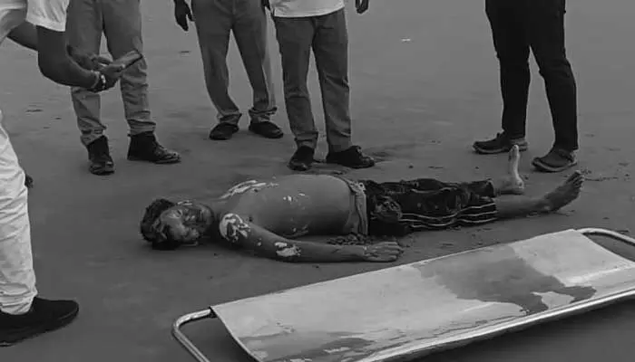 విశాఖ బీచ్లో యువకుడు గల్లంతు.. మృతదేహం లభ్యం విశాఖ బీచ్లో యువకుడు గల్లంతు.. మృతదేహం లభ్యం