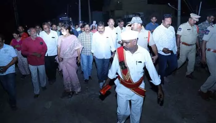 అభివృద్ధి పనులను త్వరితగతిన పూర్తి చేయాలి అభివృద్ధి పనులను త్వరితగతిన పూర్తి చేయాలి