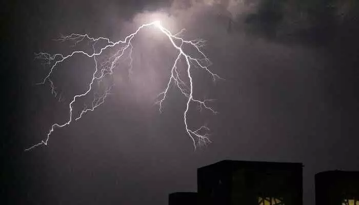 హైదరాబాద్ వాసులకు అలర్ట్..ఈ టైమ్లో బయటకు రావొద్దు! హైదరాబాద్ వాసులకు అలర్ట్..ఈ టైమ్లో బయటకు రావొద్దు!