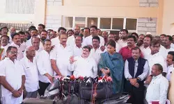 కరీంనగర్ను రాష్ట్రంలోనే ఆదర్శ జిల్లాగా తీర్చిదిద్దుతాం : మంత్రి పొన్నం ప్రభాకర్ కరీంనగర్ను రాష్ట్రంలోనే ఆదర్శ జిల్లాగా తీర్చిదిద్దుతాం : మంత్రి పొన్నం ప్రభాకర్