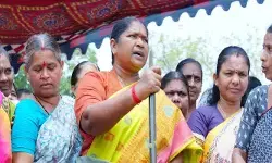 మ‌హిళ‌ల ఆర్థిక సాధికార‌త‌కు ప్ర‌భుత్వం పెద్ద‌పీట :  మంత్రి సీత‌క్క