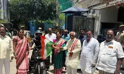 హైదరాబాద్ టు లడాఖ్ బైక్ యాత్ర.. యువతికి బండారు దత్తాత్రేయ అభినందనలు!