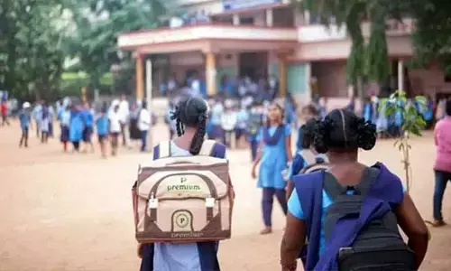 ఊరి బడులకు ఉరి వేస్తారా?