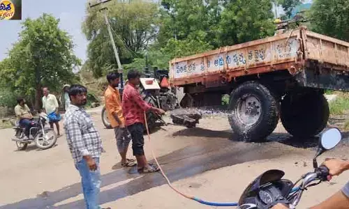 దిశ క‌థ‌నానికి స్పంద‌న‌.. గుంత‌లోని ట్రాక్ట‌ర్ బ‌య‌టికీ..!