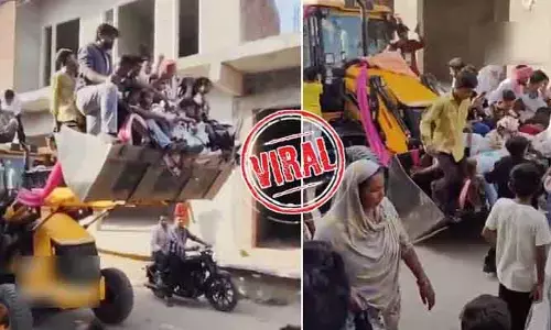 బుల్డోజర్లపై వినూత్నంగా ‘బారాత్’.. దిమ్మతిరిగే షాకిచ్చిన పోలీసులు