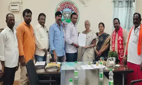 ఆర్టీసీ ని ప్రభుత్వంలో విలీనం చేయాలి :  సురవరం సతీమణి విజయలక్ష్మి