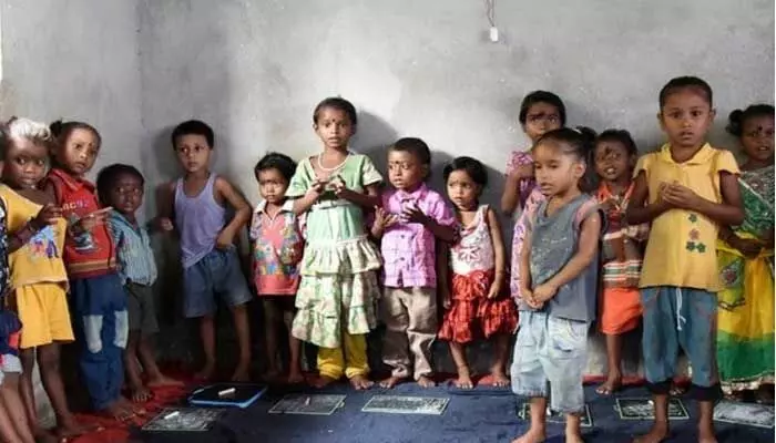 అద్దెగదుల్లో అంగన్వాడీ సెంటర్లు.. ఇరుకు గదుల్లోనే చిన్నారుల బాల్యం అద్దెగదుల్లో అంగన్వాడీ సెంటర్లు.. ఇరుకు గదుల్లోనే చిన్నారుల బాల్యం