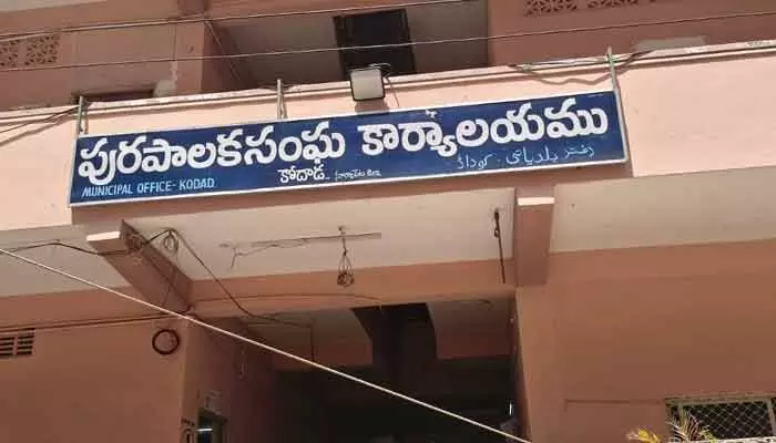 ప్రశ్నలకు జవాబు చెప్పేదెవరు..? ప్రశ్నలకు జవాబు చెప్పేదెవరు..?