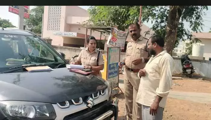 ముల్కనూరులో ఆర్టీఏ ఆకస్మిక తనిఖీలు ముల్కనూరులో ఆర్టీఏ ఆకస్మిక తనిఖీలు