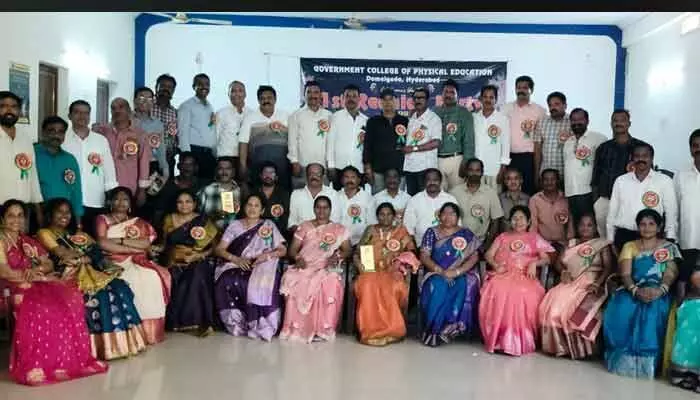 34 ఏళ్ల తర్వాత మళ్లీ కలిసిన మిత్రులు 34 ఏళ్ల తర్వాత మళ్లీ కలిసిన మిత్రులు