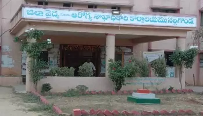 వైద్య ఆరోగ్య శాఖలో కాంట్రాక్ట్ ఉద్యోగాలు.. అమ్మకానికి రంగం సిద్ధం వైద్య ఆరోగ్య శాఖలో కాంట్రాక్ట్ ఉద్యోగాలు.. అమ్మకానికి రంగం సిద్ధం