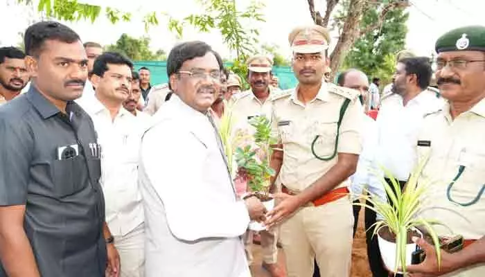 పర్యావరణ సమతుల్యతతోనే మానవాళి జీవనం ఆధారపడి ఉంది: మంత్రి వివేక్ వెంకటస్వామి పర్యావరణ సమతుల్యతతోనే మానవాళి జీవనం ఆధారపడి ఉంది: మంత్రి వివేక్ వెంకటస్వామి