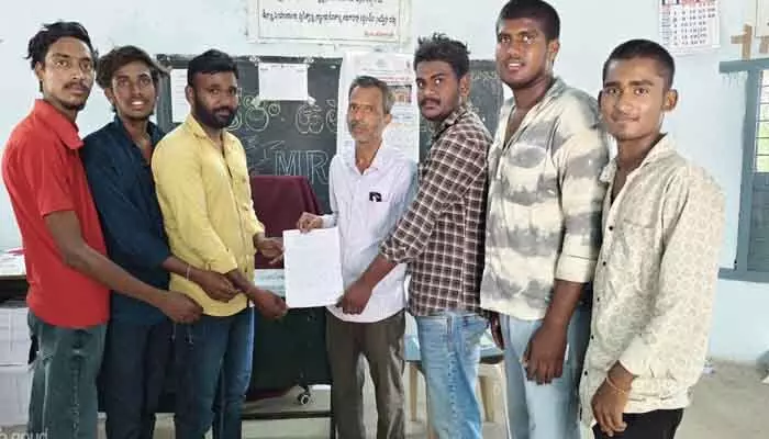 ప్రైవేట్ కార్పొరేట్ విద్యాసంస్థల్లో ఫీజుల దోపిడీని అరికట్టాలి : ఏఐఎస్ఎఫ్ ప్రైవేట్ కార్పొరేట్ విద్యాసంస్థల్లో ఫీజుల దోపిడీని అరికట్టాలి : ఏఐఎస్ఎఫ్
