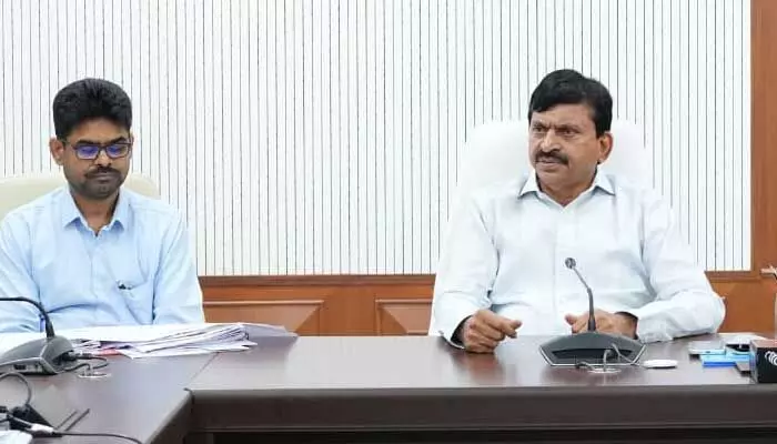 TG: రెవెన్యూ కార్యాలయాలకు మహర్దశ: శాశ్వత భవనాల నిర్మాణానికి ప్రభుత్వం కీలక నిర్ణయం! TG: రెవెన్యూ కార్యాలయాలకు మహర్దశ: శాశ్వత భవనాల నిర్మాణానికి ప్రభుత్వం కీలక నిర్ణయం!