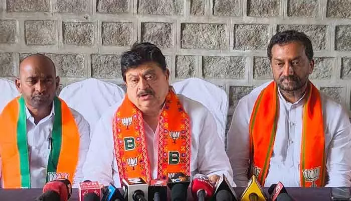 ఓటరు జాబితా సవరణ పై ప్రతిపక్షాల దుష్ప్రచారం మానుకోవాలి ఓటరు జాబితా సవరణ పై ప్రతిపక్షాల దుష్ప్రచారం మానుకోవాలి