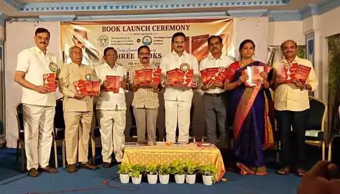 బంజారా సాహిత్య పరిరక్షణకు ‘ధూళి చక్రాలు’ విశిష్ట సేవలు అందిస్తాయి: జాటోత్ రామ్చందర్ నాయక్ బంజారా సాహిత్య పరిరక్షణకు ‘ధూళి చక్రాలు’ విశిష్ట సేవలు అందిస్తాయి: జాటోత్ రామ్చందర్ నాయక్