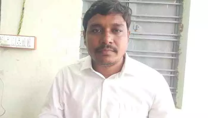 కారేపల్లి మండల సర్వేయర్గా వినయ్ కుమార్ బాధ్యతలు స్వీకరణ కారేపల్లి మండల సర్వేయర్గా వినయ్ కుమార్ బాధ్యతలు స్వీకరణ