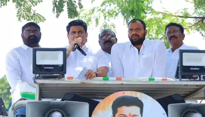 ప్రభుత్వ పథకాలు ప్రజల్లోకి తీసుకువెళ్లడమే తమ లక్ష్యం : ఎమ్మెల్యే కూచుకుళ్ళ రాజేష్ రెడ్డి ప్రభుత్వ పథకాలు ప్రజల్లోకి తీసుకువెళ్లడమే తమ లక్ష్యం : ఎమ్మెల్యే కూచుకుళ్ళ రాజేష్ రెడ్డి